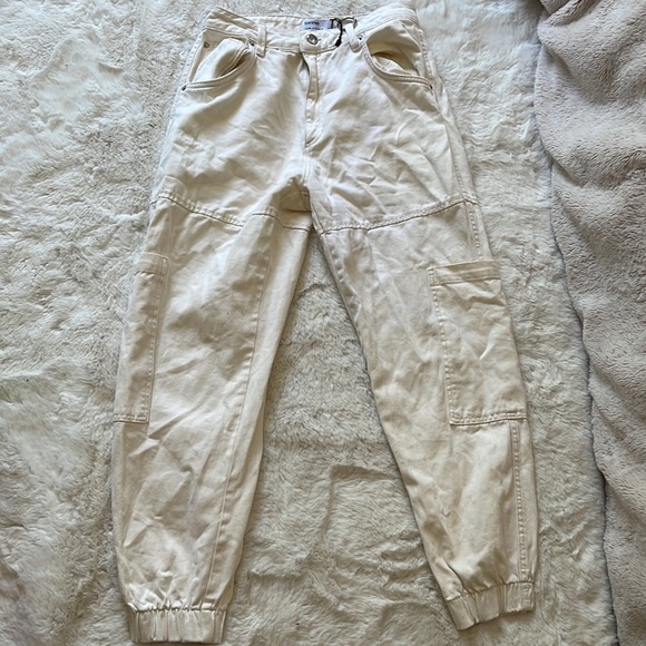 Bershka Cream Colored Cargo Joggers with Pockets - Picture 2 of 4